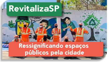 Na foto 7 funcionários aparecem de pé uniformizados, e as letras ressignificando espaços públicos pela cidade, aparece na tela